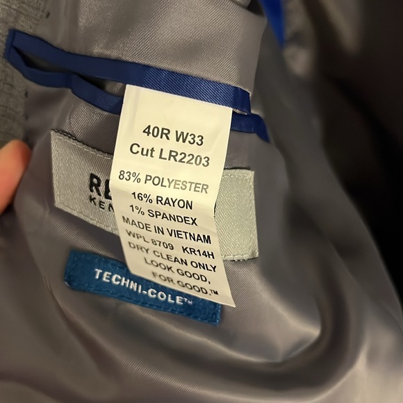 Mens Kenneth Cole suit - Picture 2 of 4